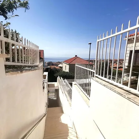 City Center - Terrace & Possible Parking دوبروفينك